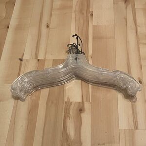 10 Clear Hangers